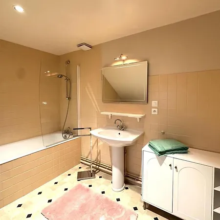 Prázdninový dům Maison De Charme Avec Grand Jardin, Au Coeur D'un Village Proche De Nevers - Fr-1-489-556 *