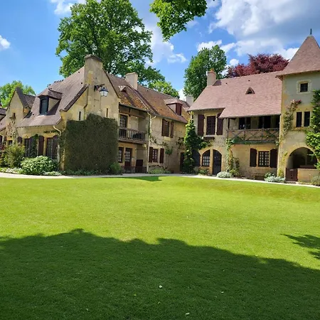 Maison De Charme Avec Grand Jardin, Au Coeur D'un Village Proche De Nevers - Fr-1-489-556 *
